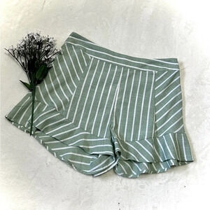 Lydelle NWT Sage Striped Zipper Short - Large